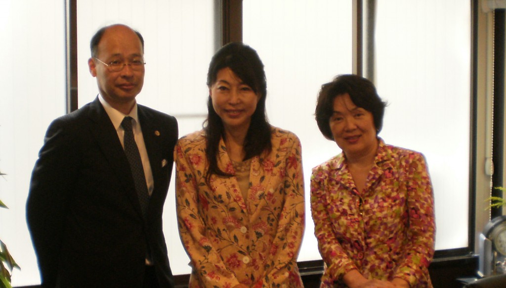夫婦問題研究家の岡野あつこさん来られる 京都で交通事故・遺言・相続・債務整理・離婚・債務整理で弁護士をお探しなら「坂口俊幸法律事務所」